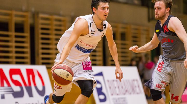 11.12.2016 Basketball 2.Bundesliga Grunddurchgang 10.Runde Mattersburg Rocks vs. Villach RaidersIm Bild: Bence CZUKOR (7), Felix Huber (14) Copyright: Pictorial / M.Proell<a href=
