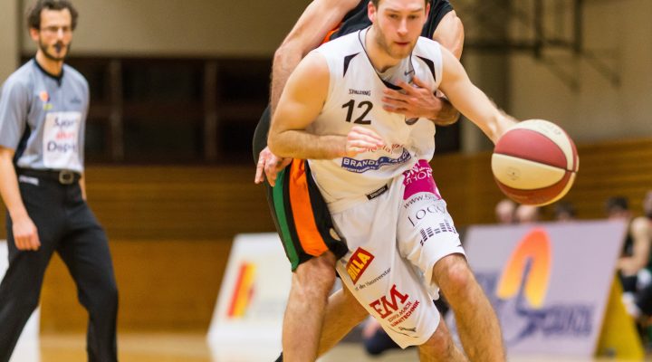 04.02.2017 Basketball 2.Bundesliga Grunddurchgang 15.Runde Mattersburg Rocks vs. Basket Flames
Im Bild: Sebastian GMEINER (12), Dominik Alturban (6)
Copyright: Pictorial / M.Proell
office@pictorial.at
www.pictorial.at