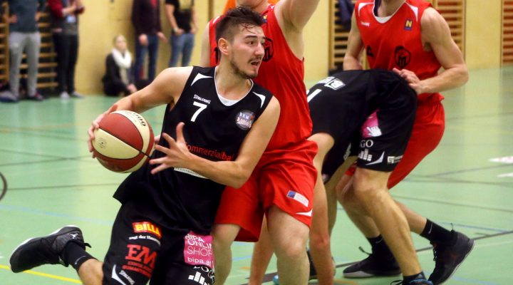 25.02.2017 Basketball 2.Bundesliga 2016/17, Grunddurchgang 18.Runde Mistelbach Mustangs vs. Mattersburg Rocks
Im Bild (v.l.n.r.): Bence Czukor (7), Stefan Obermann (17)
Copyright Pictorial / M.Filippovits
office@pictorial.at
www.pictorial.at
+43 660 1412984